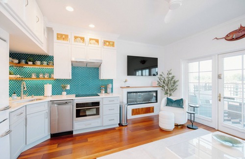 Wilmington Historic District House | New! First Floor Riverfront Townhome with Parking Space!