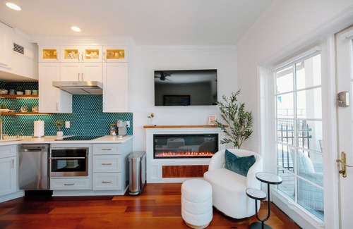 Wilmington Historic District House | New! First Floor Riverfront Townhome with Parking Space!