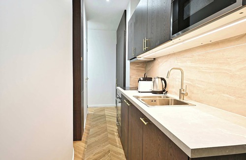 Quartier de la Plaine-de-Monceaux Apartment | New flat with AC Porte Maillot/Arc de Triomphe