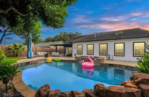 Woodlake - Briar Meadow House | *NEW* Floral Haven - Heated Pool & Game Room