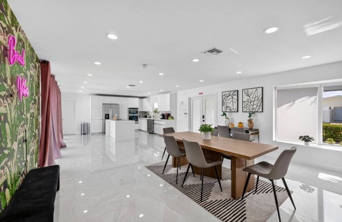 Imperial Point House | NEW Florence Villa with Pool