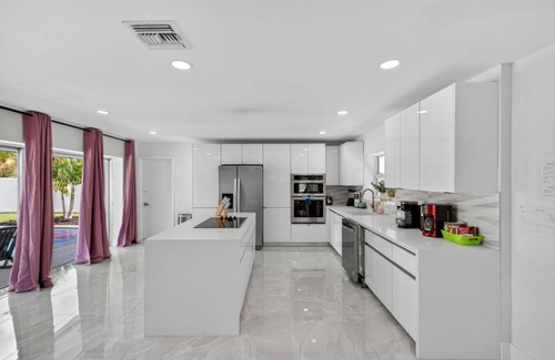 Imperial Point House | NEW Florence Villa with Pool