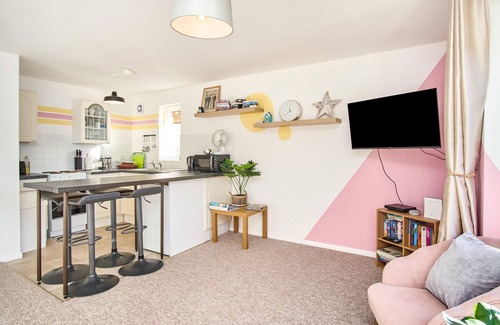 Ryde Apartment | New for 2022 This purpose built first floor apartment is located on the banks of Wootton Creek