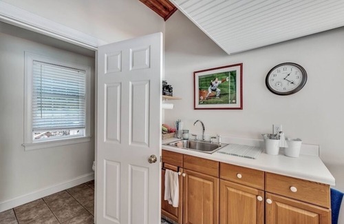 East Sandwich House | New for 2024 Luxury 4BR 3BA Cape Cod Retreat with Pool, Pool House, Game Room