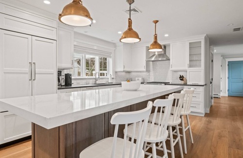 East Sandwich House | New for 2024 Luxury 4BR 3BA Cape Cod Retreat with Pool, Pool House, Game Room