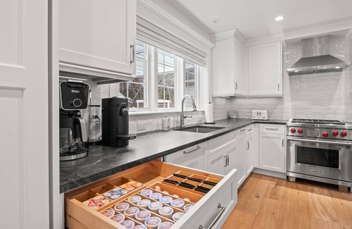 East Sandwich House | New for 2024 Luxury 4BR 3BA Cape Cod Retreat with Pool, Pool House, Game Room