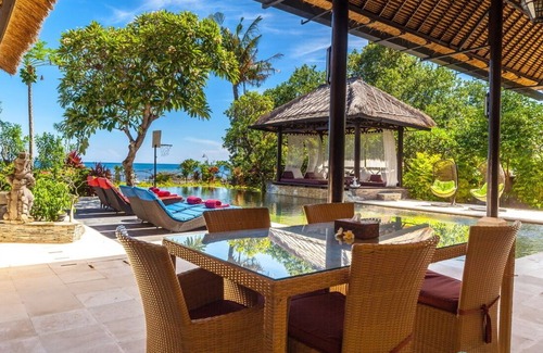 Dencarik Villa | New for rent: Gorgeous Beachfront Pool Villa with staff, Lovina