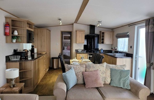 New Forest District Ski Chalet | New Forest 2-Bed Premium Holiday Home, New Milton