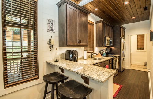 Glenville House | NEW FOREST COTTAGE W/GRILL & SCREENED IN PATIO:HIKE, FISH, GOLF, WATERFALLS