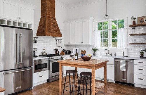 Historic Downtown Franklin House | NEW Franklin Farmhouse in heart of downtown! Steps from shops & restaurants!