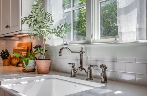 Historic Downtown Franklin House | NEW Franklin Farmhouse in heart of downtown! Steps from shops & restaurants!