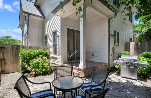 Historic Downtown Franklin House | NEW Franklin Farmhouse in heart of downtown! Steps from shops & restaurants!