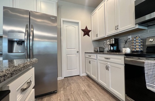 Masterson Station House | NEW! Freshly Furnished 4 Bedroom Sweet Kentucky Home in the heart of Lexington.