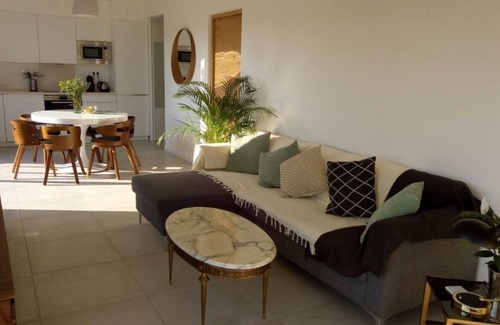 Saint-Laurent-du-Var Villa | [NEW] Full sun, pool, BBQ, petanque, panoramic view