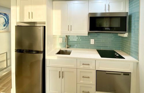 Marco Island Condo | 🐬 NEW! Fully Remodeled Exquisite Beachfront Apollo Condo 9th Floor ocean view