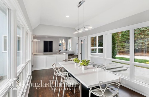Water Mill House | New Fully Remodeled Post Modern Home, Perfect getaway for a family!