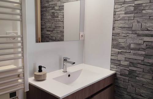 Paroisse Notre-Dame Apartment | New furnished apartment with terrace and private parking.