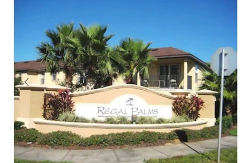 Forest Park House | NEW Gather in spacious 3 bedroom home all your own