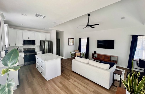 Lockhart House | New Getaway with Private Patio Near Downtown Lockhart