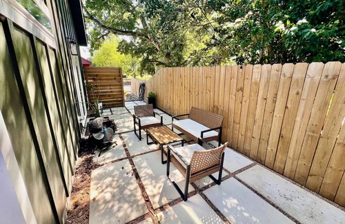 Lockhart House | New Getaway with Private Patio Near Downtown Lockhart