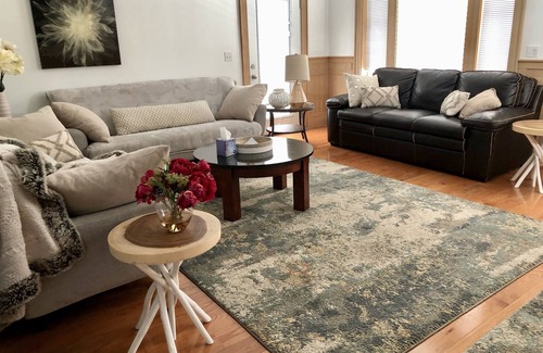 Albany House | /New Giant Victorian 7beds 6 baths