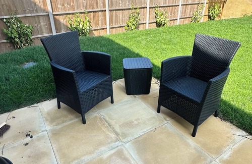 Gillingham House | New Gillingham Gem - Garden, Free Parking(Electric Car Charger) and WiFi