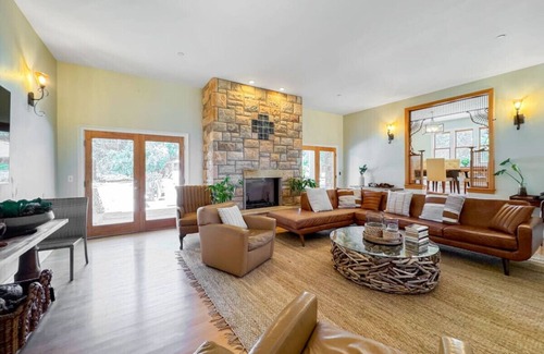 Gilroy House | NEW! Gilroy Farmhouse for Large Groups