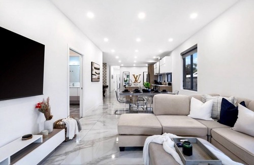 Croissant Park House | NEW! Golden Fox Downtown Pool House