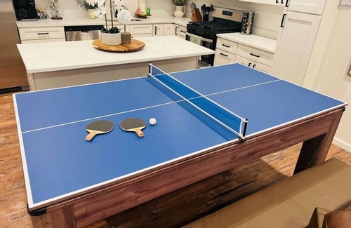 South Oakland House | NEW Gorgeous 4bd near universities Hot tub + Games