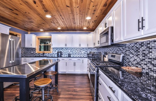 Rhinelander House | New! Gorgeous 8 bedroom home on Laura Lake!