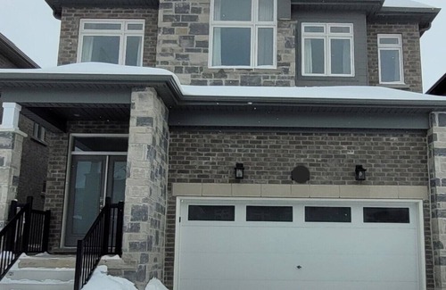 Innisfil House | New gorgeous charming quiet 4-BR single house 9 minutes to Lake Simcoe
