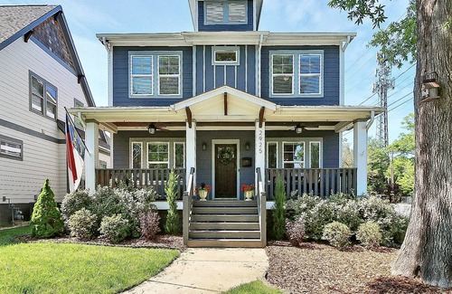 North Charlotte House | NEW! Gorgeous Quiet Convenient Craftsman Family Friendly ~Pets Allowed~