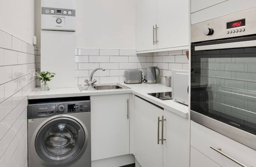 Southend-on-Sea Apartment | New! Gorgeous Studio City Centre Nr High St by Luxiety Stays