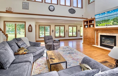 Houston House | NEW Grand Lake Lakefront Home With Boatdock - Sleeps 12