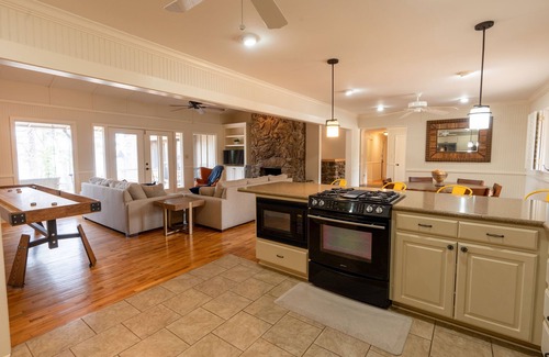 Eden Isle House | NEW Greers Ferry Lakefront home in Eden Isle!