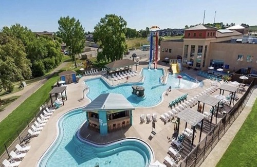 Arnolds Park Condo | New Ground Level-Poolside 4 bedroom-3 bath Condo at Bridges Bay Resort