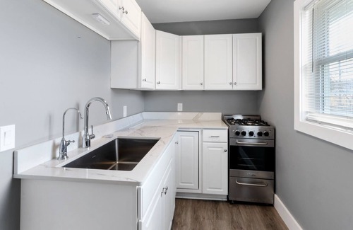 Delavan Lake House | New Guesthouse-Concerts, BBQ, Close to Fun in Fontana/Lake Geneva/Williams Bay