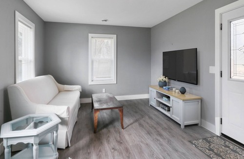 Delavan Lake House | New Guesthouse-Concerts, BBQ, Close to Fun in Fontana/Lake Geneva/Williams Bay