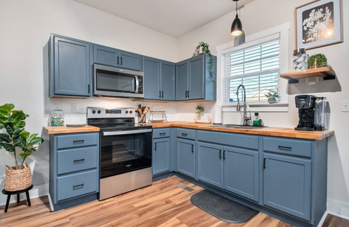 Guntersville House | New Guntersville lake cottage - walking distance to lake and minutes to downtown