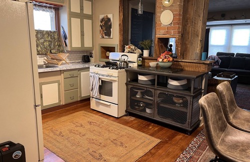 Livingston House | NEW! H Street Retreat* Cowboy Chic Bungalow*