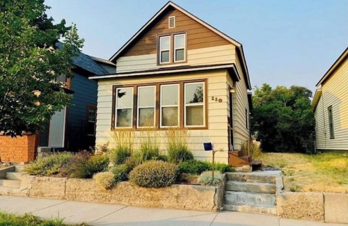 Livingston House | NEW! H Street Retreat* Cowboy Chic Bungalow*