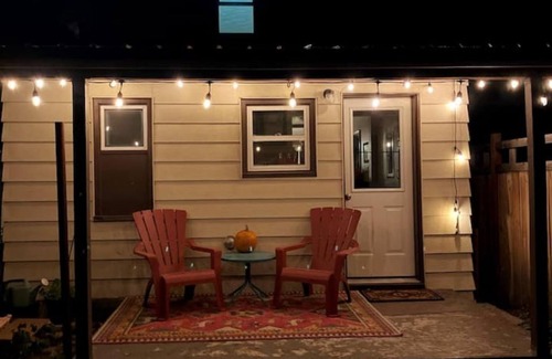 Livingston House | NEW! H Street Retreat* Cowboy Chic Bungalow*
