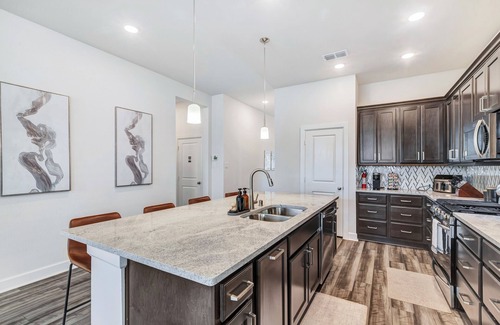Clodine House | New- Harvest Green- Family Friendly - King bed
