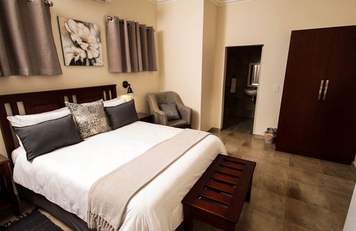 Newcastle House | New Haven Guest House
