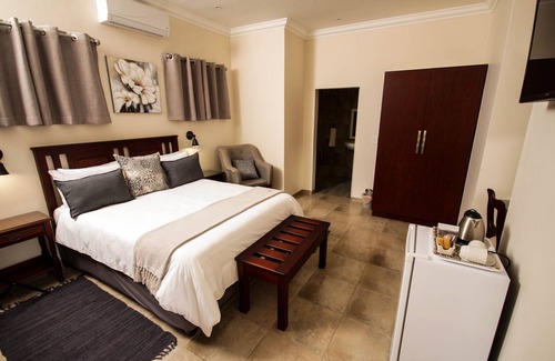 Newcastle House | New Haven Guest House