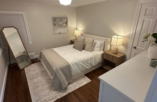 Beaver Hills House | New Haven Staycation|Near Yale|Washer/Dryer|Groups