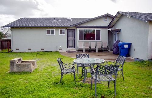 Gilroy House | NEW - Havilahland Guest House on a Farm