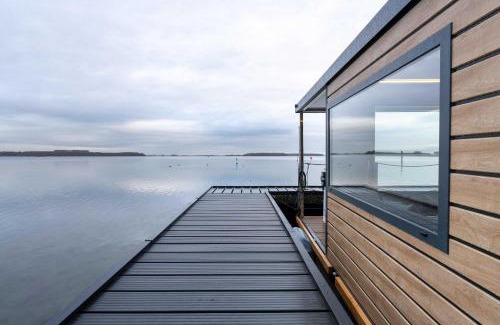 Oranjeplaat Boat Rental | NEW Hello Zeeland - Houseboat de Arne