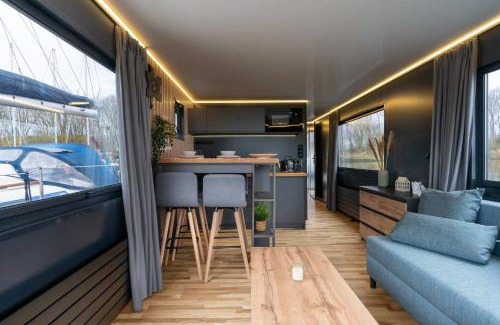 Oranjeplaat Boat Rental | NEW Hello Zeeland - Houseboat de Arne