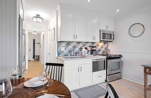 Folly Field Condo | NEW HHBT Property! Stunning 1 bedroom w/Beach Access! Monthly Rates Thru Feb!